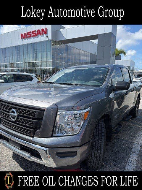 2022 Nissan Titan SV