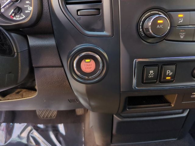 2023 Nissan Titan SV