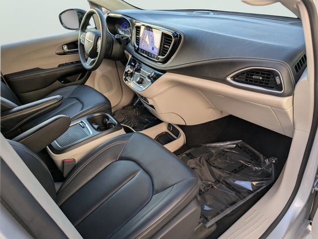 2024 Chrysler Pacifica Select