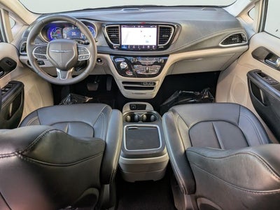 2024 Chrysler Pacifica Select