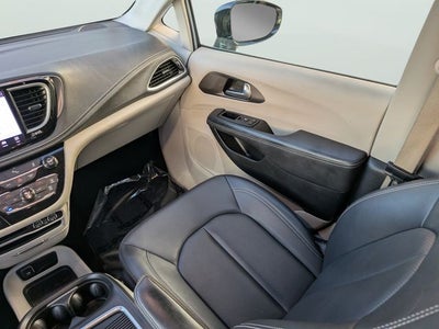 2024 Chrysler Pacifica Select