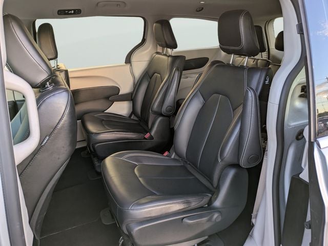 2024 Chrysler Pacifica Select