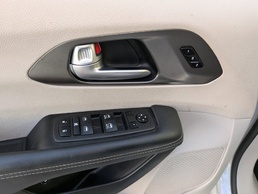 2024 Chrysler Pacifica Select