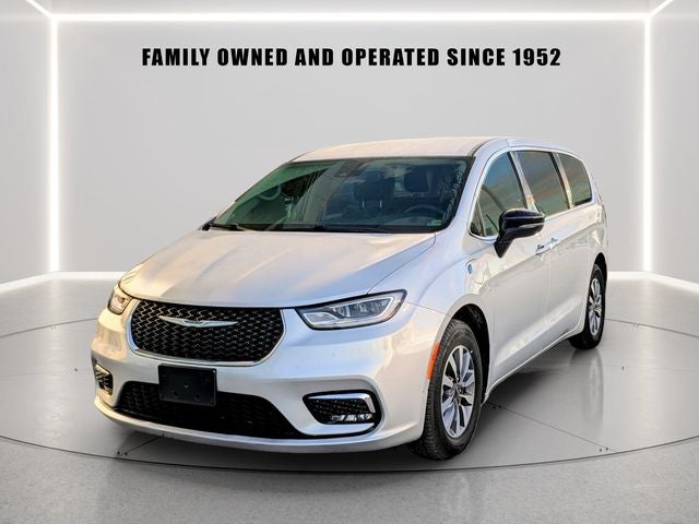 2024 Chrysler Pacifica Select