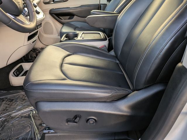 2024 Chrysler Pacifica Select