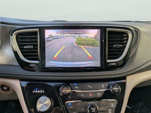 2024 Chrysler Pacifica Select