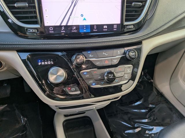 2024 Chrysler Pacifica Select