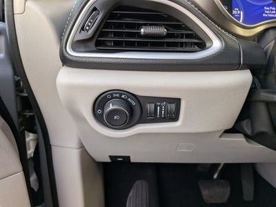 2024 Chrysler Pacifica Select