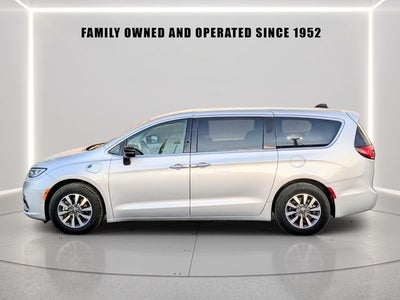 2024 Chrysler Pacifica Select
