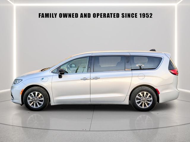2024 Chrysler Pacifica Select