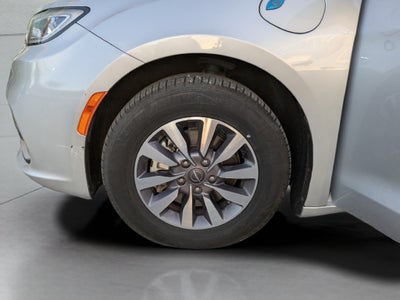 2024 Chrysler Pacifica Select