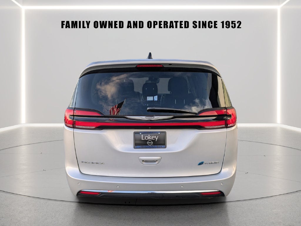 2024 Chrysler Pacifica Select