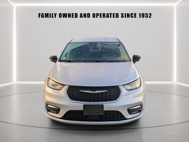 2024 Chrysler Pacifica Select