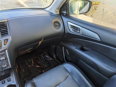 2020 Nissan Pathfinder SL