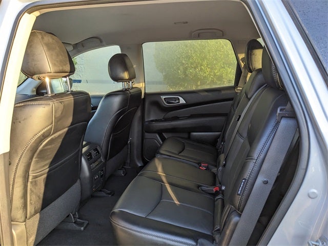 2020 Nissan Pathfinder SL