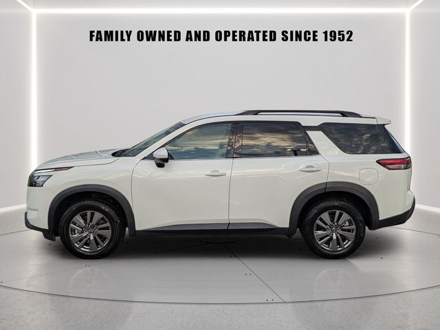 2024 Nissan Pathfinder SV