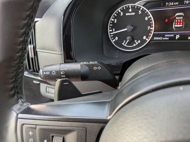2024 Nissan Pathfinder SV