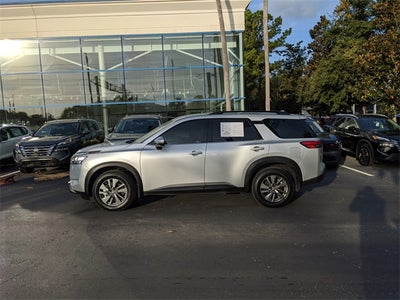 2022 Nissan Pathfinder SV
