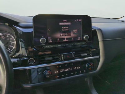 2022 Nissan Pathfinder SV