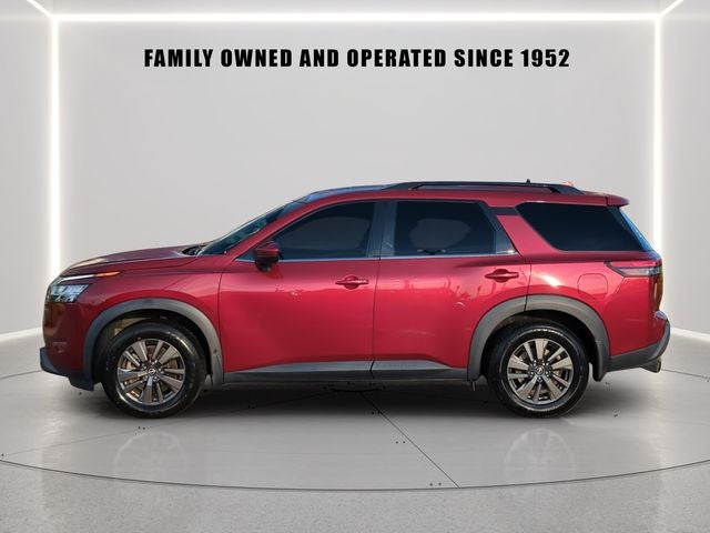 2022 Nissan Pathfinder SV