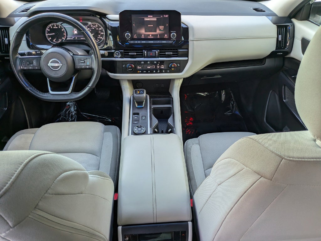 2022 Nissan Pathfinder SV