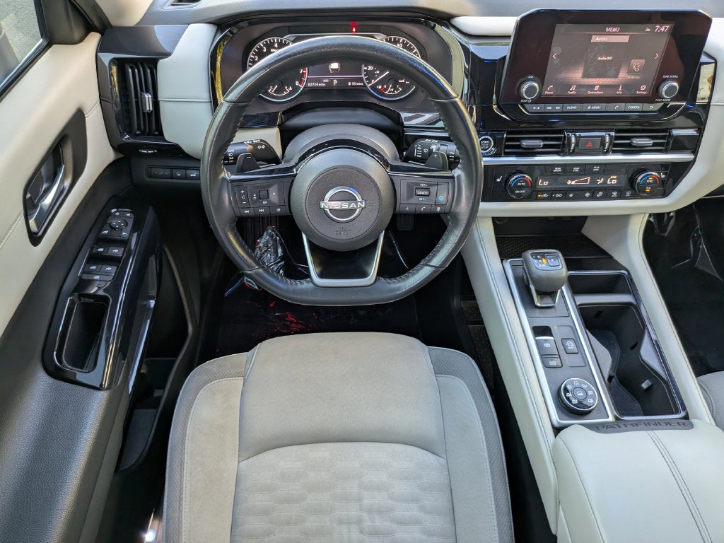 2022 Nissan Pathfinder SV