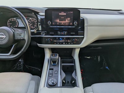 2022 Nissan Pathfinder SV