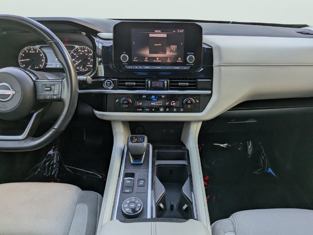 2022 Nissan Pathfinder SV