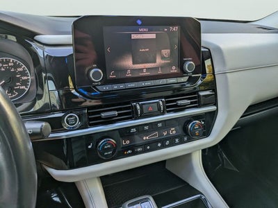 2022 Nissan Pathfinder SV
