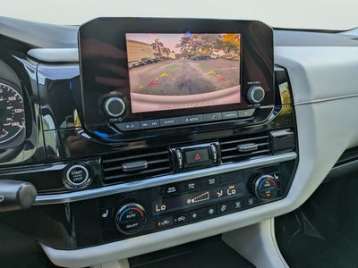 2022 Nissan Pathfinder SV