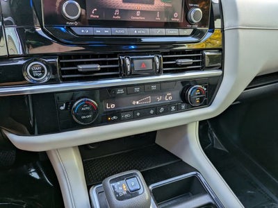 2022 Nissan Pathfinder SV