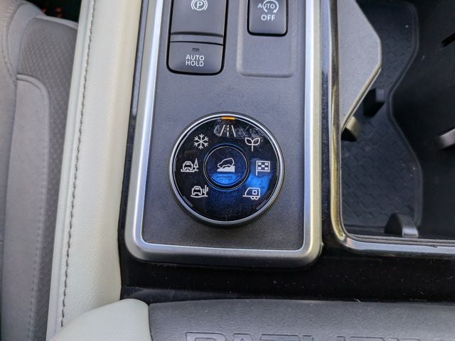 2022 Nissan Pathfinder SV