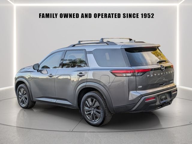 2022 Nissan Pathfinder SV