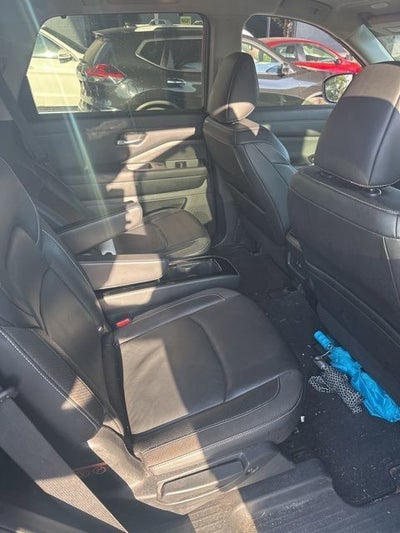 2022 Nissan Pathfinder SL