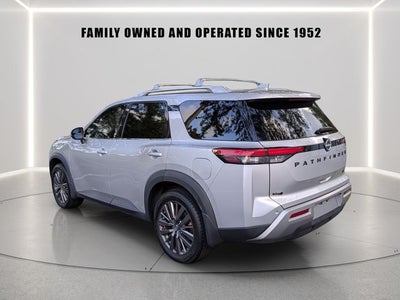 2023 Nissan Pathfinder SL