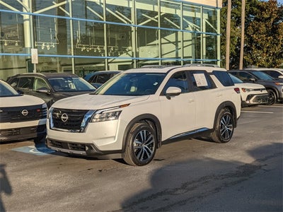 2025 Nissan Pathfinder Platinum