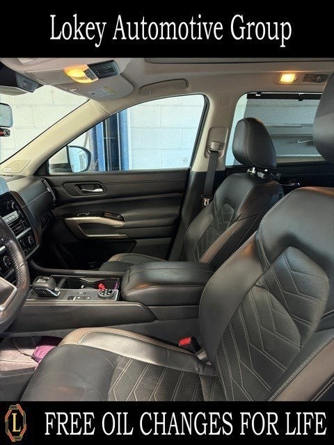 2023 Nissan Pathfinder Platinum