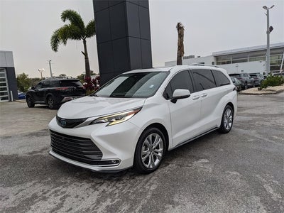 2023 Toyota Sienna Platinum 7 Passenger