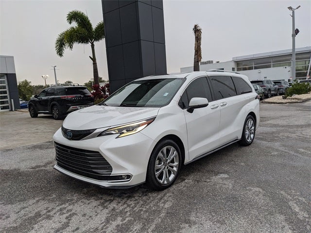 2023 Toyota Sienna Platinum 7 Passenger