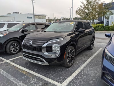 2022 Mitsubishi Outlander SE