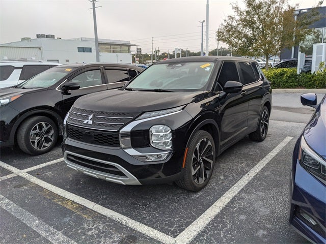 2022 Mitsubishi Outlander SE