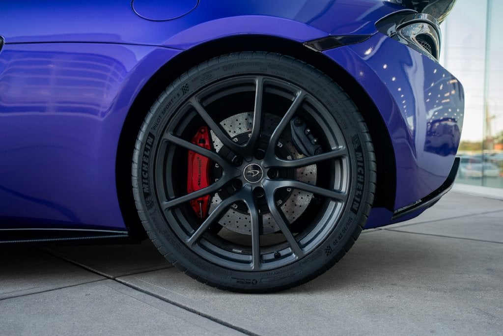 2017 McLaren 570S Base