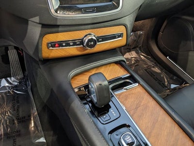 2024 Volvo XC90 B5 Plus