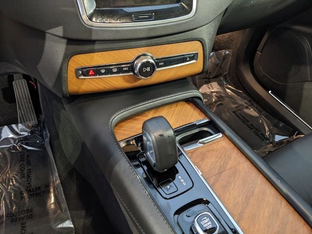 2024 Volvo XC90 B5 Plus