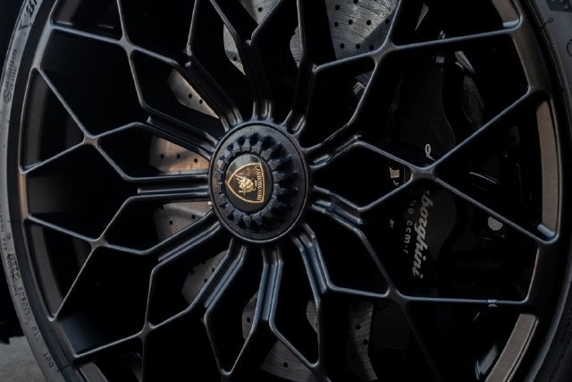 2023 Lamborghini Huracan STO Base