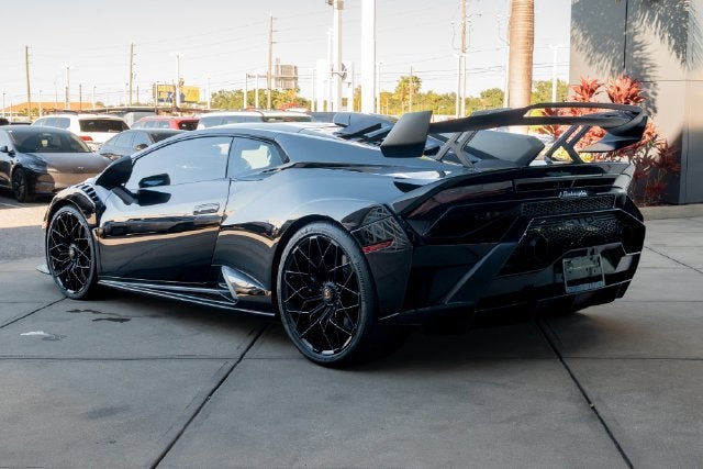 2023 Lamborghini Huracan STO Base