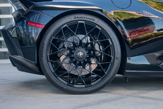 2023 Lamborghini Huracan STO Base