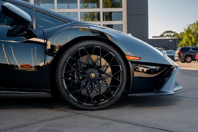 2023 Lamborghini Huracan STO Base