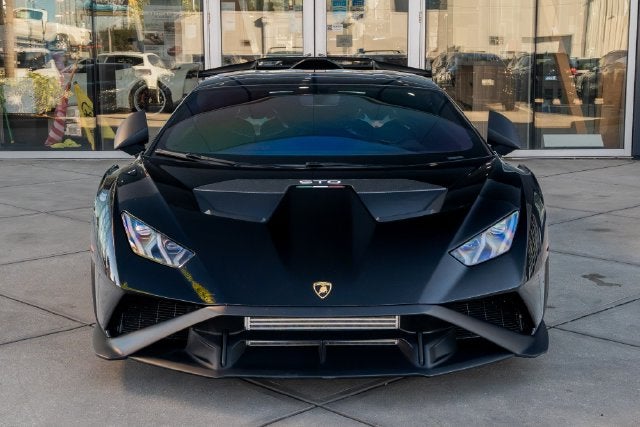 2023 Lamborghini Huracan STO Base