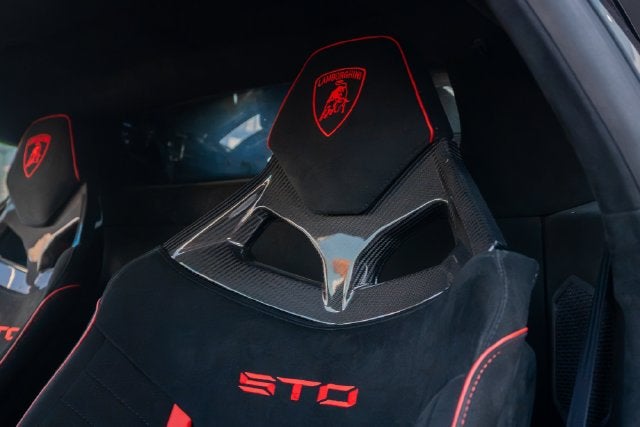2023 Lamborghini Huracan STO Base